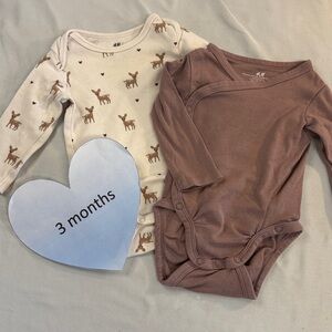 H&M - 3M Adorable Deer Print and Solid Mauve Baby Onesies Tops